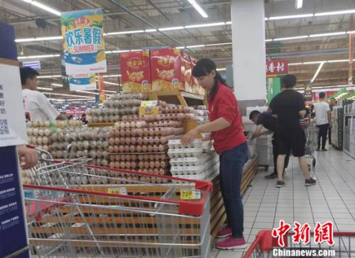 图为超市里的鸡蛋区。谢艺观 摄 图为超市里的鸡蛋区。谢艺观 摄